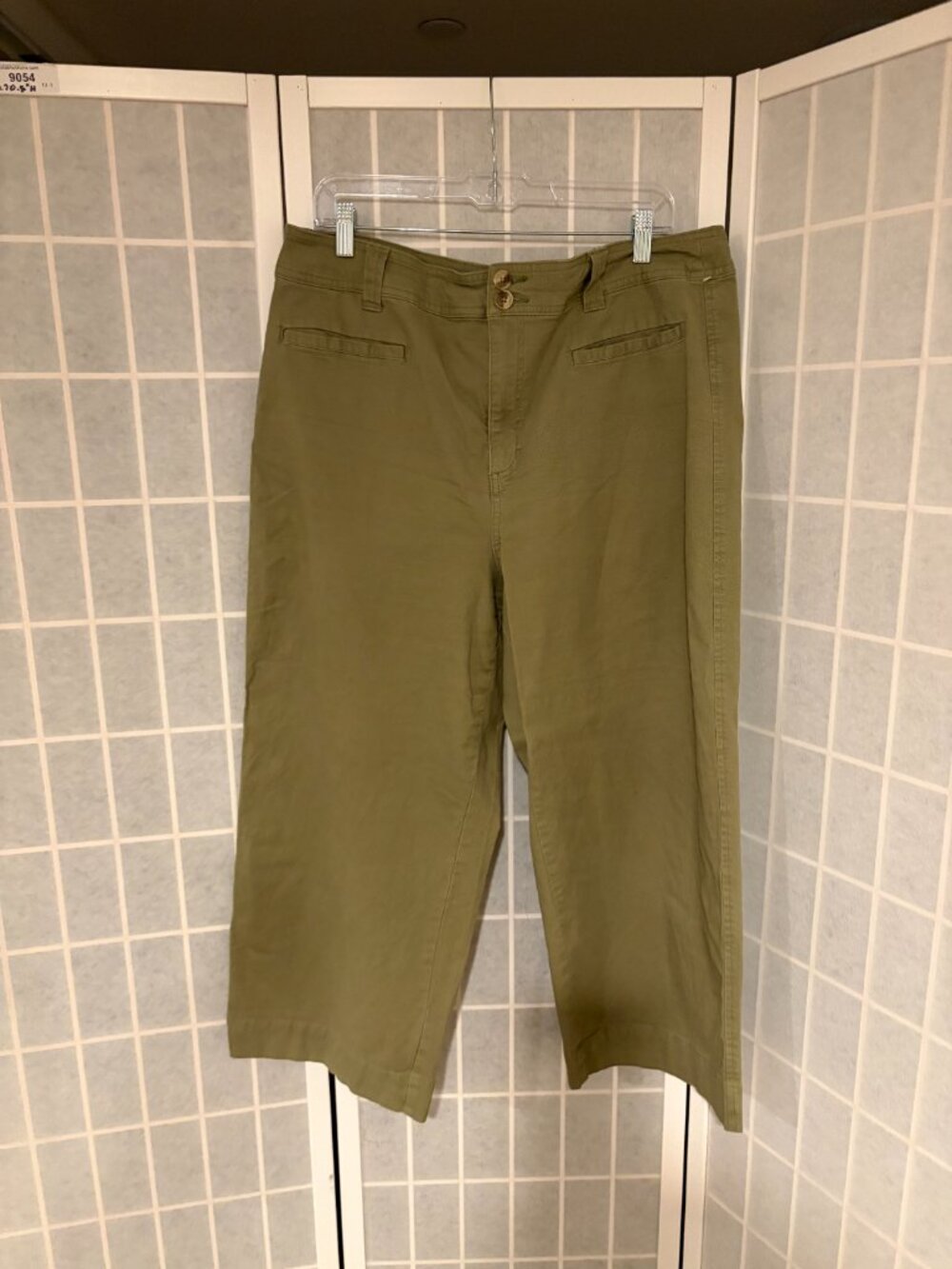 A New Day Olive Green Stretch Capri Pants Women's Size 18